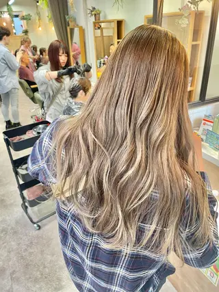 ロング カラー レイン🌏🌱 似合わせ/ハイトーンのヘアスタイル