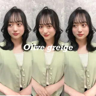 セミロング カラー 韓国🇰🇷レイヤー カットオリーブカラーのヘアスタイル