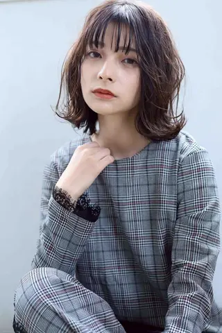 ミディアム 井上 未悠のヘアスタイル