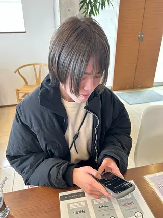 ショート カラー 丸山 莉世のヘアスタイル