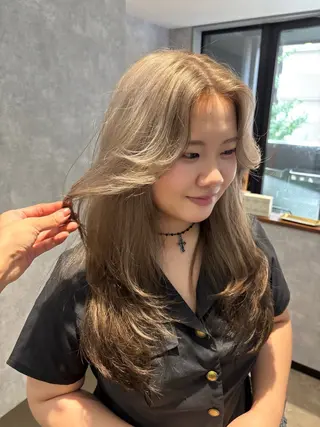 セミロング カラー 🌐NATSUMI 🌐【寒色カラー】のヘアスタイル