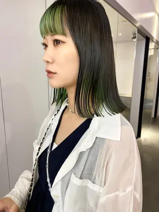 ミディアム パーマ ヘアアレンジ 🎨ハイトーン/ 切りっぱなし みつきのヘアスタイル