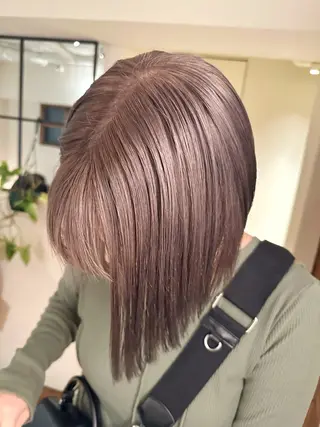 ミディアム カラー 須藤 優真 切りっぱなしボブのヘアスタイル