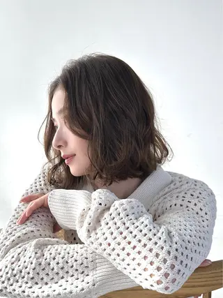 ミディアム カラー TRENCH　相澤 果歩のヘアスタイル
