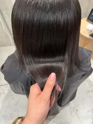 瑠己杏 :ボブ/ ハイトーンワンカラーのヘアスタイル