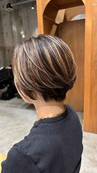ショート 瑠己杏 :ボブ/ ハイトーンワンカラーのヘアスタイル