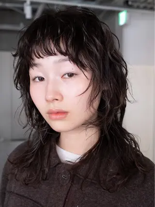 セミロング レディース／メンズ パーマ特化／内山遥斗のヘアスタイル