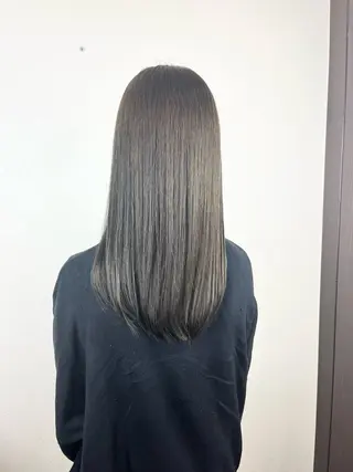 ロング トモタニ ミオのヘアスタイル