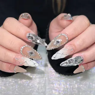 ネイル Queens 榊 まおのネイルデザイン