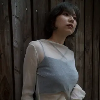 ショート カラー mina / 透明感ベージュカラーのヘアスタイル