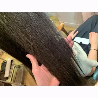 ロング カラー ツキダテ ユイのヘアスタイル