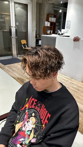パーマ メンズ fifth原宿 宮部蓮のヘアスタイル