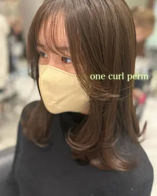 セミロング カラー パーマ 韓国っぽ透け感カラー マンツーマン🫧なおのヘアスタイル