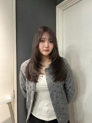 セミロング えり 堀江/ボブ /レイヤー/艶髪のヘアスタイル