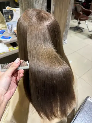 セミロング 透明感カラー& メンズアイブロウ専門のヘアスタイル