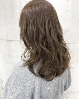 セミロング 秋月 亜耶のヘアスタイル