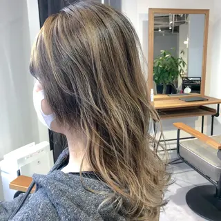 ロング MIA スタイリストのヘアスタイル