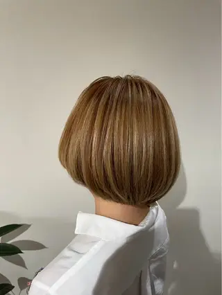 ショート Re room. 女性スタイリストのヘアスタイル