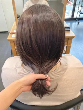 セミロング shiori ﾍﾞｰｼﾞｭｶﾗｰのヘアスタイル