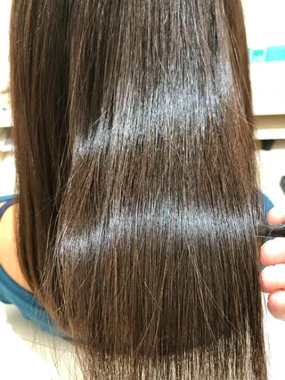セミロング ROKKAN motoのヘアスタイル
