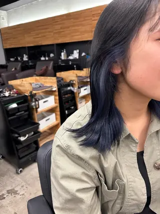 ミディアム カラー mono / Manatoのヘアスタイル