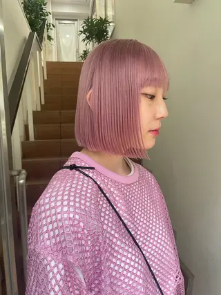 ショート カラー ⭐ハイトーンブリーチ ミルクティーピンクのヘアスタイル