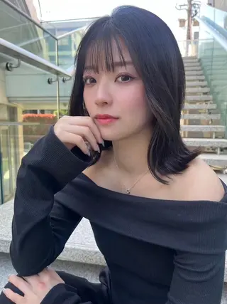 カラー 韓国🇰🇷トレンド レイヤーカット🩶のヘアスタイル
