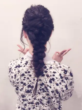 セミロング ロング ヘアアレンジ 韓国肌管理 ウプエステティックのエステ・リラクイメージ