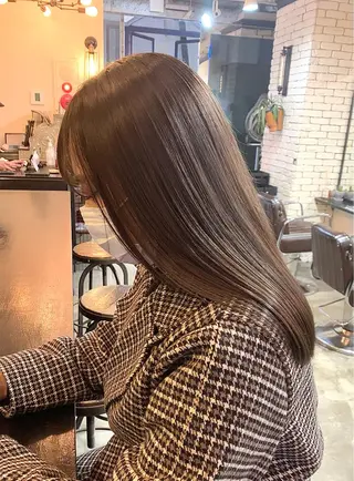ロング カラー ヘアアレンジ 🌟小顔レイヤー× 赤み消し透明感カラーのヘアスタイル