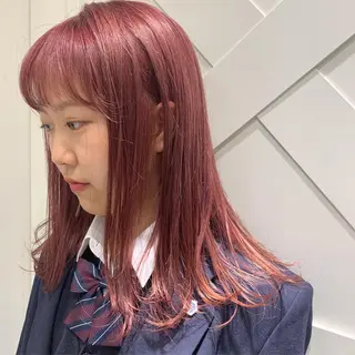 セミロング 秋守 百華のヘアスタイル