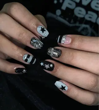 ミディアム nina beautyのネイルデザイン