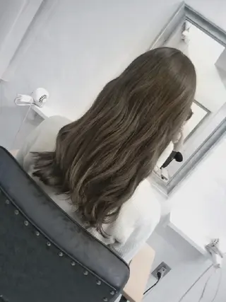 ロング カラー 大場 友稀のヘアスタイル