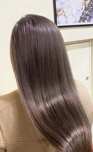 セミロング カラー ヘアアレンジ 🌟小顔レイヤー× 赤み消し透明感カラーのヘアスタイル