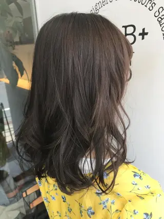 ミディアム カラー ひろせ かなのヘアスタイル
