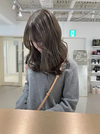 セミロング 箱崎 凪沙のヘアスタイル