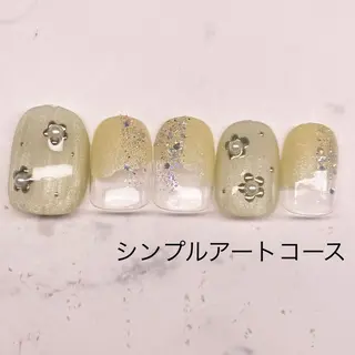 ミディアム ネイルサロン Bliss（ブリス）のネイルデザイン