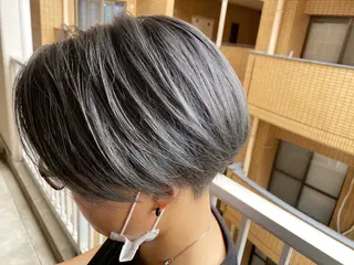 ショート カラー LILIS hair designのヘアスタイル