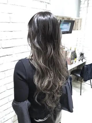 ロング カラー パーマ ヘアアレンジ メンズ キッズ ネイル マツエク・マツパ バレイヤージュ/ 髪質改善/渡邉悟🌱のヘアスタイル