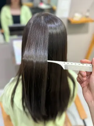 ロング カラー チョウ シモのヘアスタイル