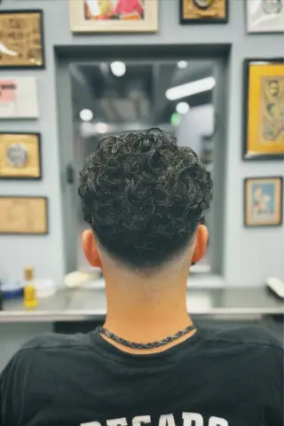 ミディアム パーマ メンズ 池袋メンズパーマ フェード純平のヘアスタイル