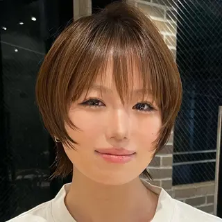 ショート ウルフ/レイヤー/ ブリーチカラーのヘアスタイル