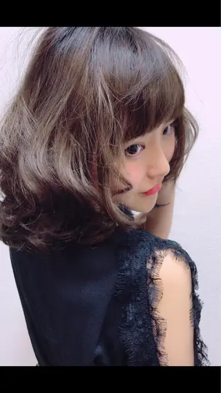 ミディアム ヘアアレンジ SHIORI💜口コ ミNo.1艶カラーのヘアスタイル