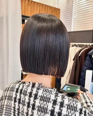 ショート カラー ぱつっとボブ/ 小野あかねのヘアスタイル