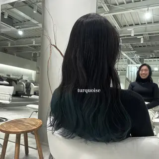 ロング カラー 峯崎 葵のヘアスタイル