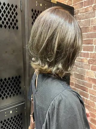 ミディアム カラー 久木原 ゆりのヘアスタイル