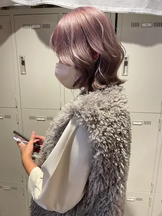 ミディアム カラー ハイトーン×レイヤー カットTAKUMIのヘアスタイル
