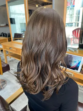 カラー 秋山 美奈のヘアスタイル