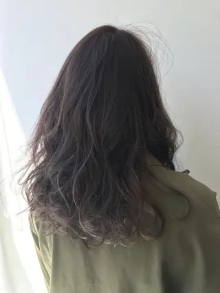 ミディアム カラー 岡本 智次のヘアスタイル