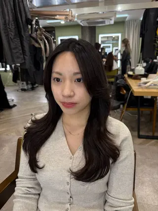 ロング パーマ 韓国ヘア🪽 Yenaイェナのヘアスタイル