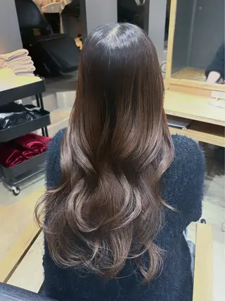 ロング カラー 椋 愛穂のヘアスタイル